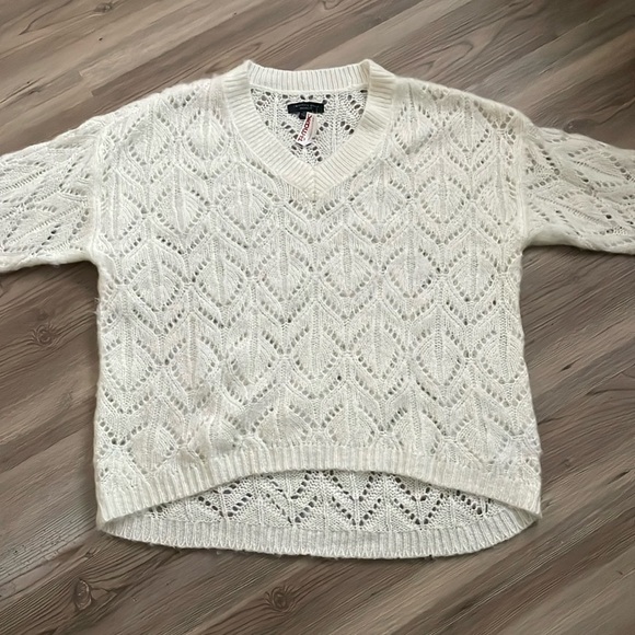 American Eagle Jegging Fit Womens V-Neck open Knit Sweater Cream Size M NWOT - Picture 2 of 11
